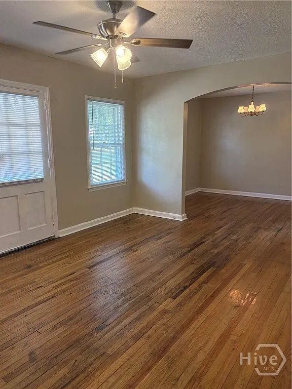 3 bed, 1.0 bath, 1026 sqft, $1,600 — Photo 4