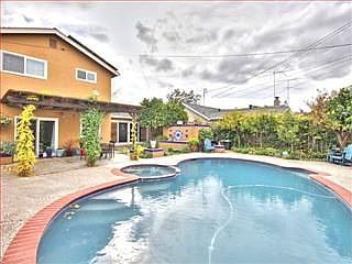 3rd image of 3057 Taper Ave