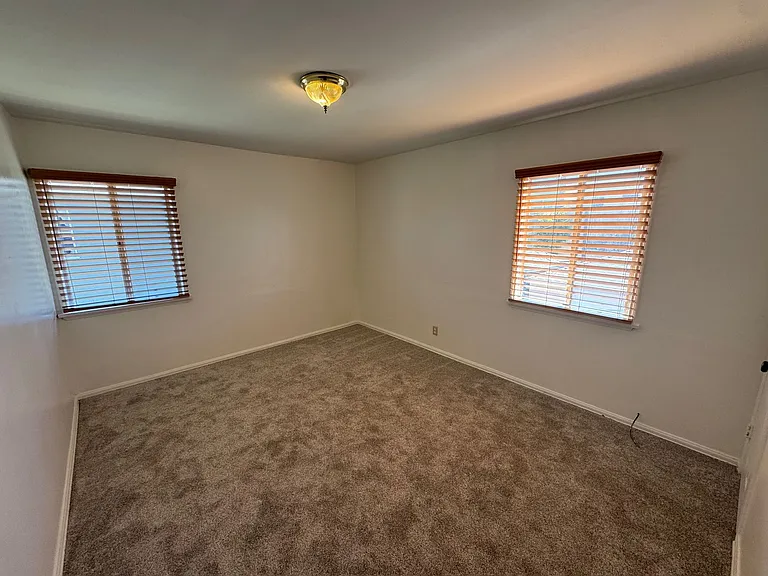 4621-4623 N Banner Dr — Photo 8