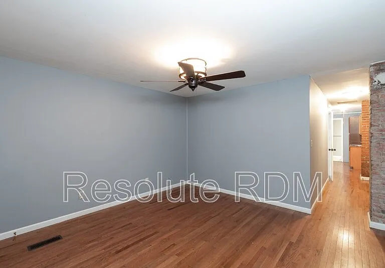 725 Lynn St — Photo 4