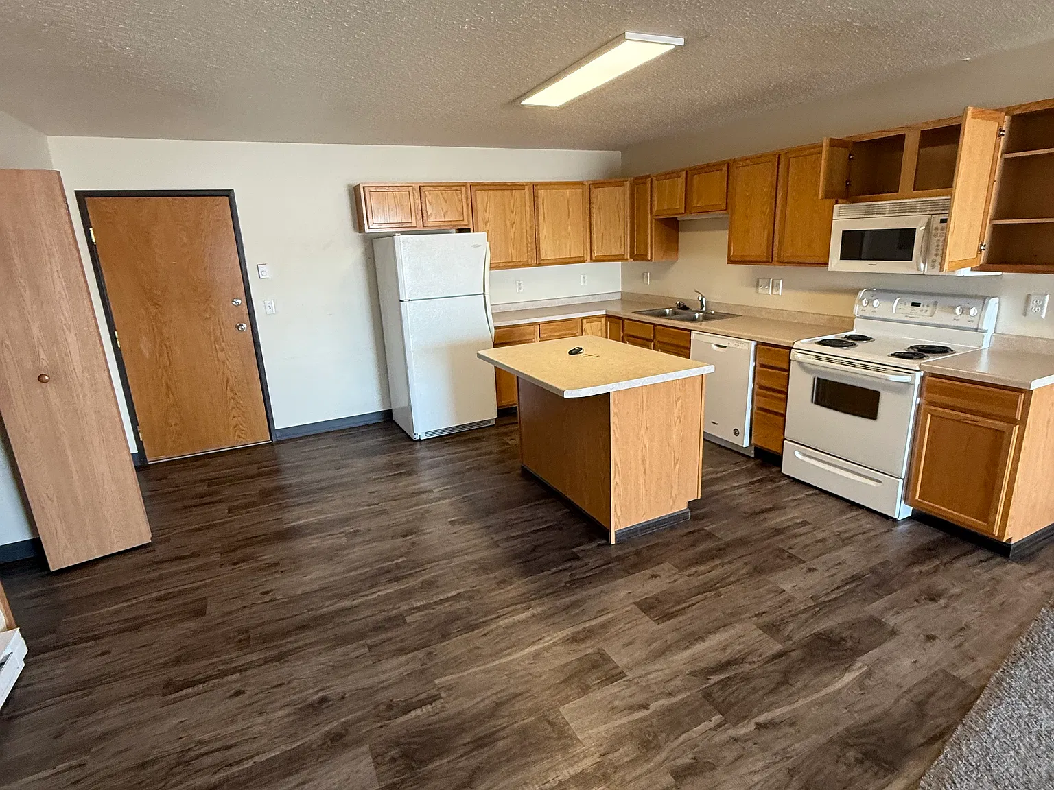 1 bed, 700 sqft, $895 — Photo 1