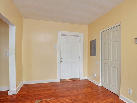 4th image of 9335 Buckman Ave #B3
