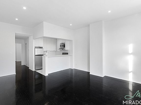 3rd image of 304 E 20th St APT 6C