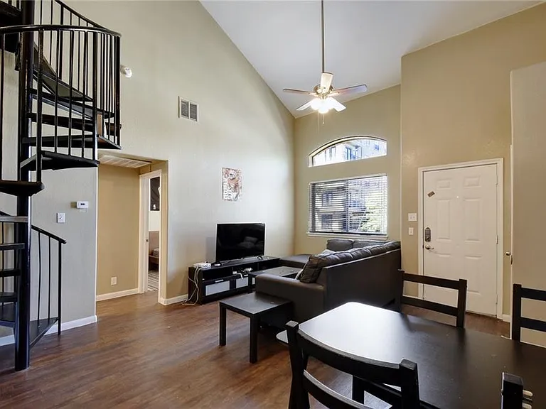2606 Salado St #401 — Photo 4