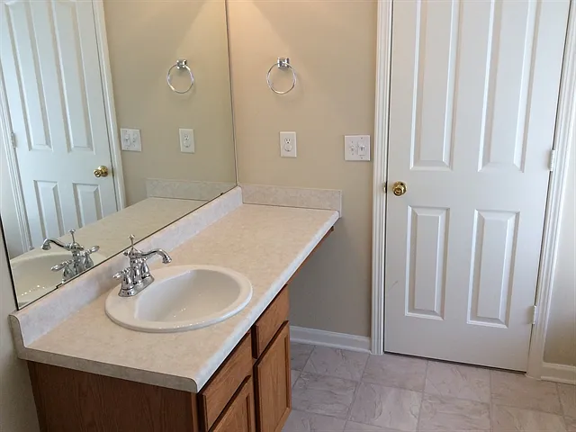 4022 Houldsworth Dr — Photo 10