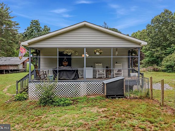 3rd image of 161 Hazel Ln