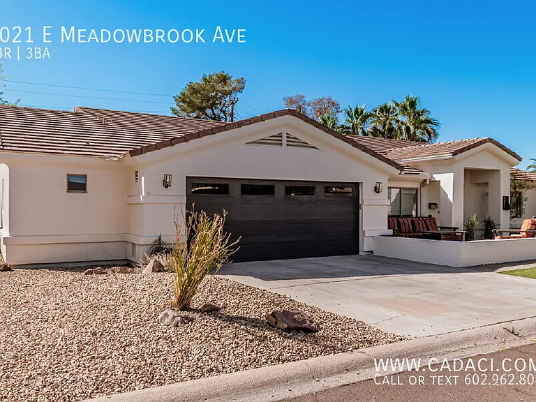 3021 E Meadowbrook Ave — Photo 2