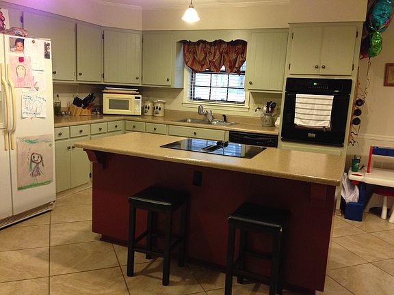 kitchen w/offset dining room