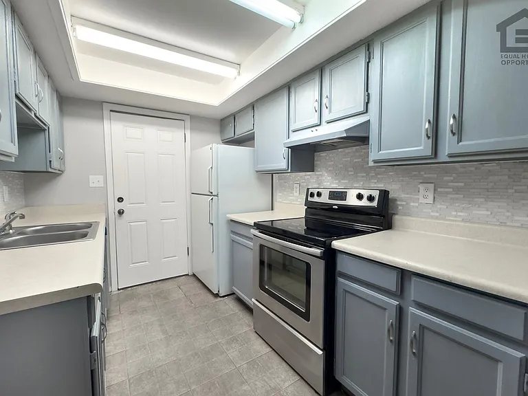 529 E 6th Dr — Photo 11