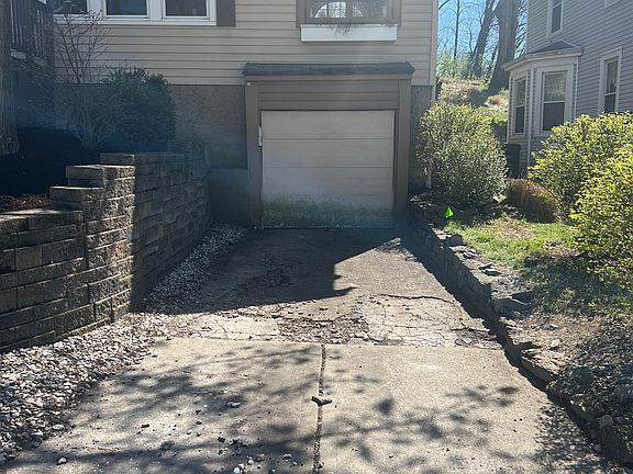 3rd image of 3523 Kroger Ave