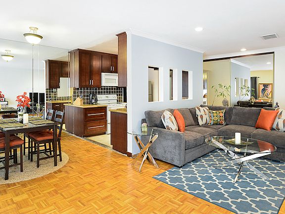 2nd image of 7300 Franklin Ave APT 350