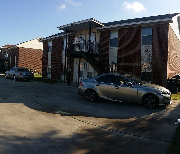 1st image of 1604 Benttree Dr APT D