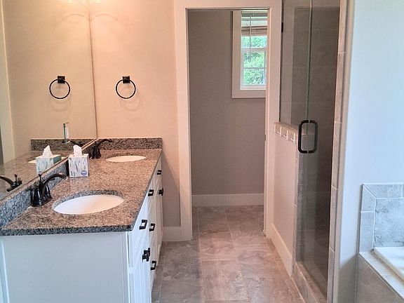 4th image of 25 Fernleaf Ct