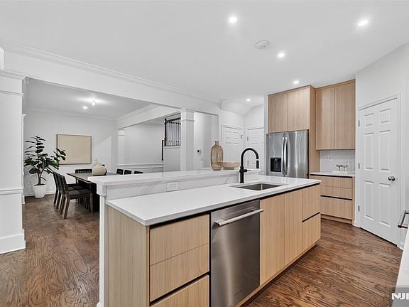 5th image of 18 Winfield Dr Unit 802