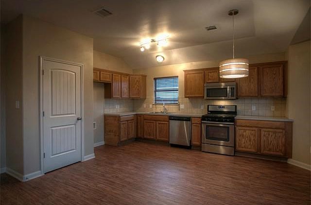 Kitchen and breakfast area, featuring all new stainless stee
