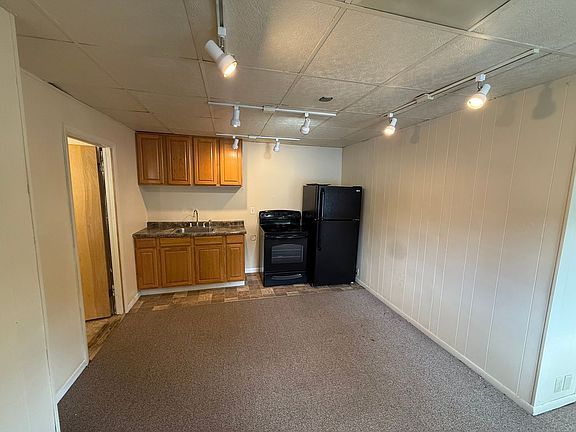 2nd image of 933 Robinson St Unit 1