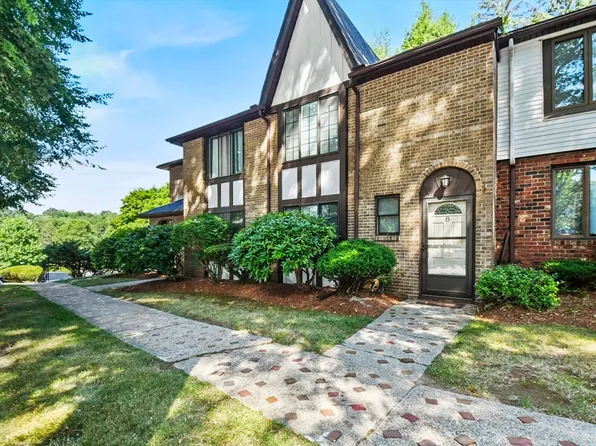 8 Cobblestone Ln #8, Worcester, MA 01606