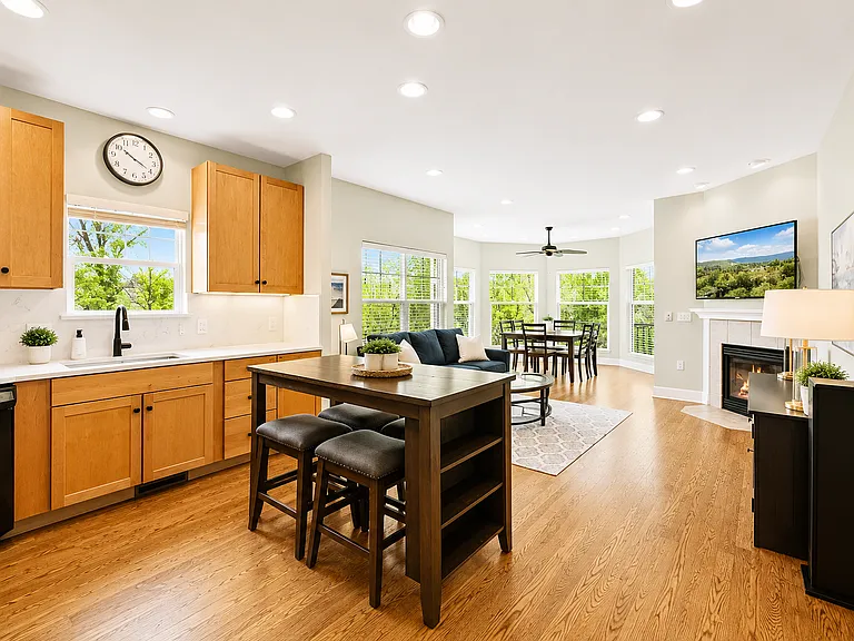 501 Abbey Ridge Ct — Photo 5