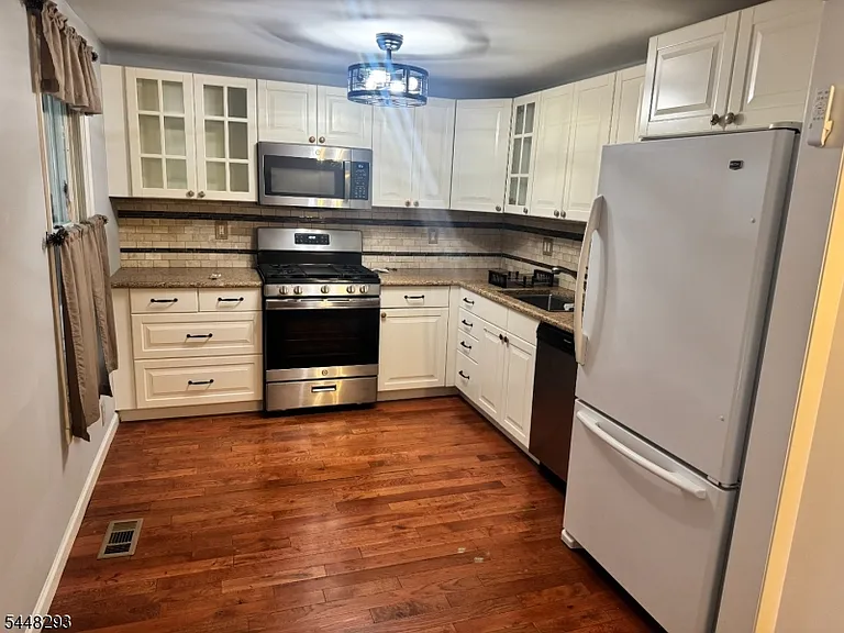 29 Cambridge E — Photo 2