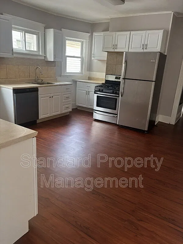 2 bed, 1.0 bath, $1,250 — Photo 1