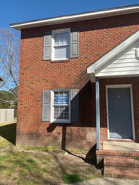 2 bed, 1.5 bath, 1054 sqft, $925 — Photo 1