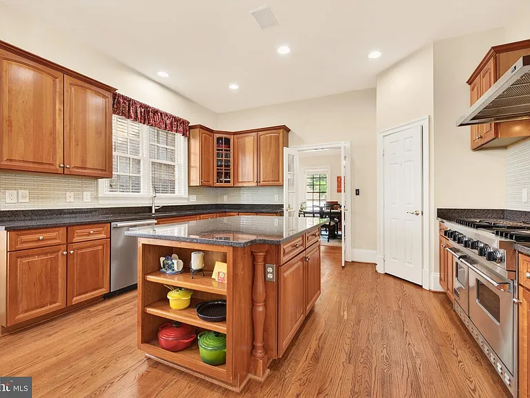 9860 Palace Green Way — Photo 15