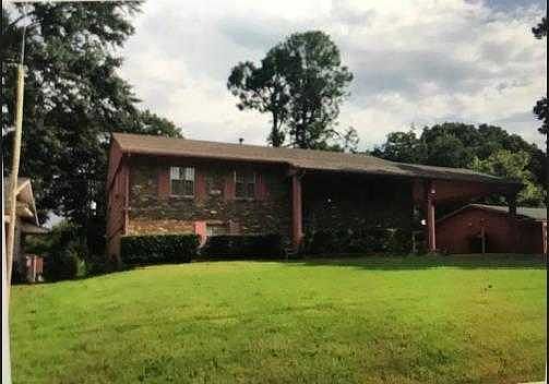 1st image of 840 W Shelby Dr