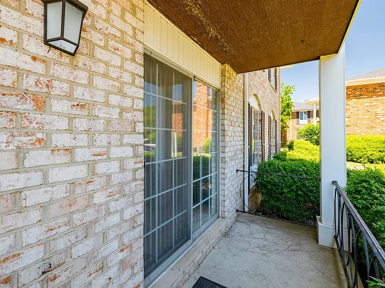 Knollwood Village Apartments — Photo 12