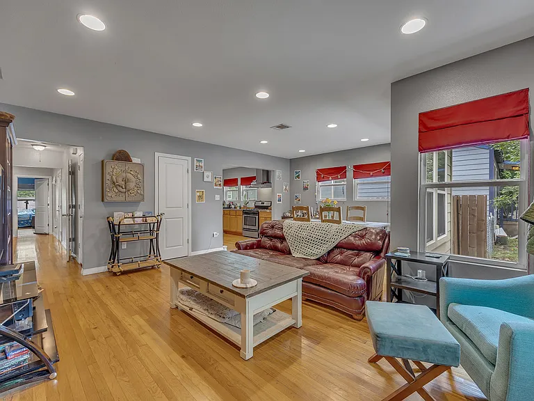 5408 Avenue F — Photo 4