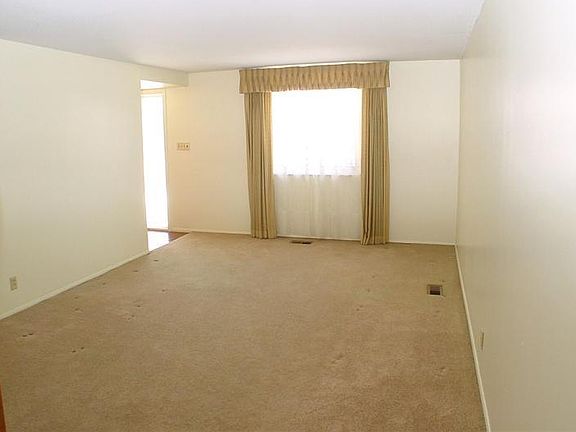 3rd image of 9321 Granville Ln