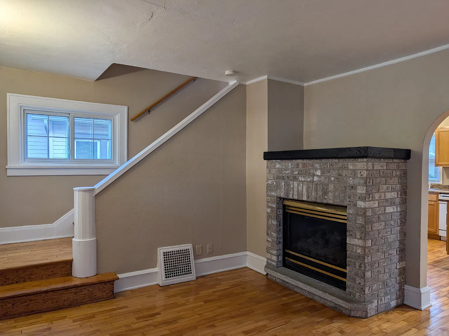 2 bed, 1.0 bath, $1,450 — Photo 3