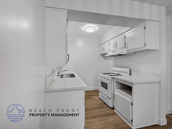 2nd image of 868 Victor Ave #4