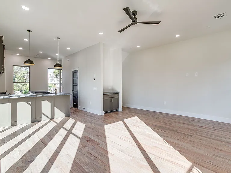 2820 Weisenberger St #110 — Photo 10