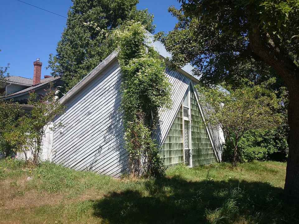 2nd image of 2402 E Yesler Way