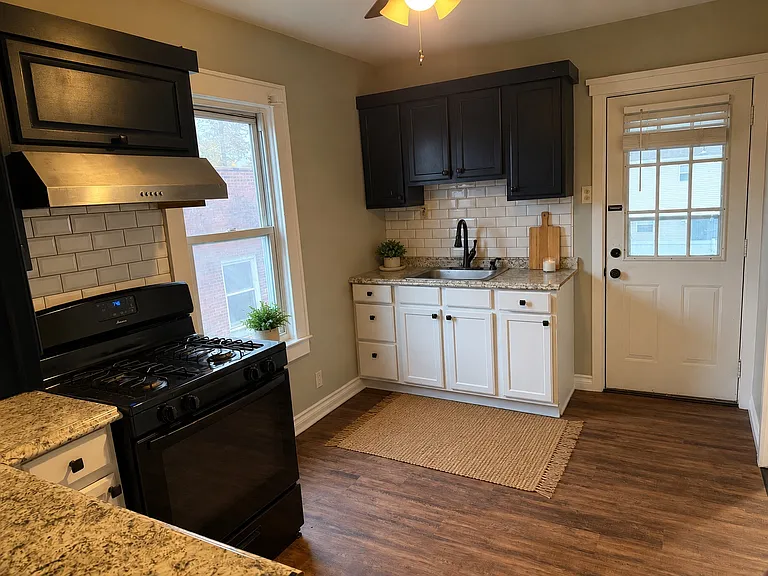 628 Grove St #4 — Photo 3