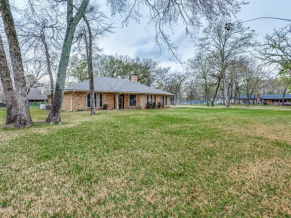 3rd image of 5 Huckleberry Ln