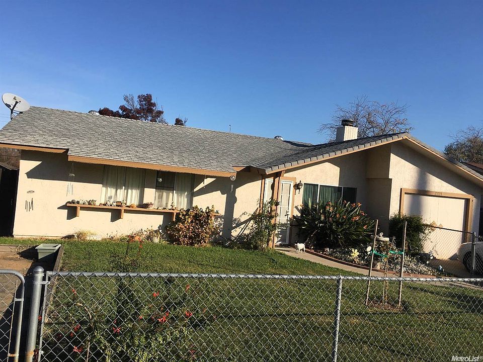 2nd image of 2221 Armitage Way