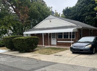 395 Louis Ave, Floral Park, NY 11001
