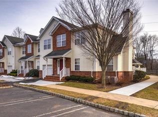 255 Pinelli Dr #5, Piscataway, NJ 08854