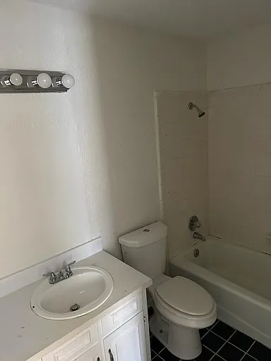 709 Campbell Ln — Photo 11