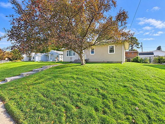 4th image of 1541 Florence Ln