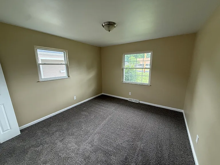 5046 Winona Dr — Photo 10