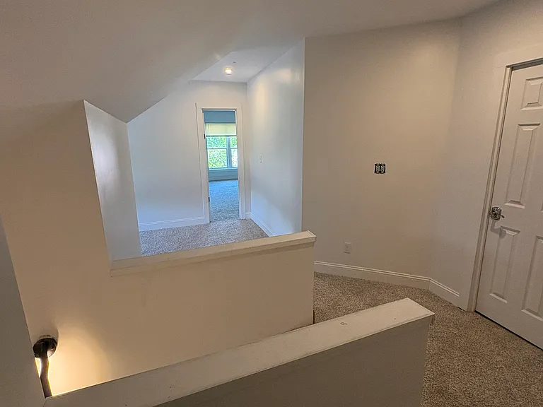 2571 Jackson Ave — Photo 15