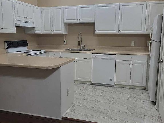 3rd image of 2310 Front St APT 5