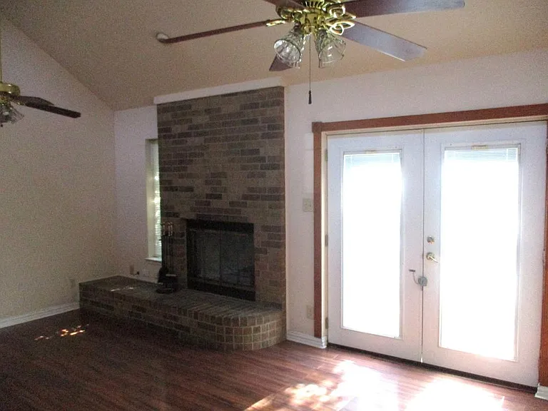 203 Yorkshire Ct — Photo 13