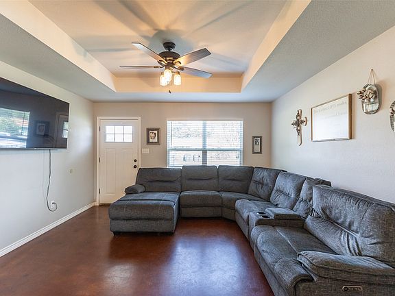 4th image of 202 Greenmeadow Ln