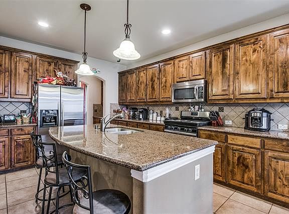 5th image of 1408 Bluebird Dr