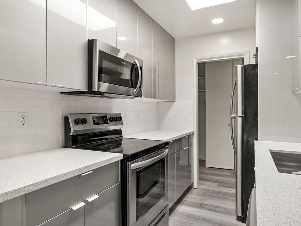 1st image of 2441 Carlmont Dr #101