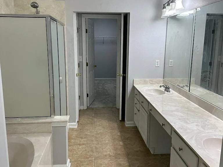 11015 Castlemain Cir E — Photo 10