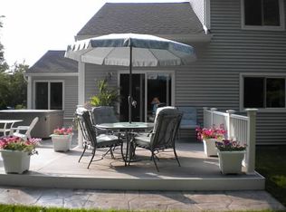 65 Glenbrook Ct, Clifton Park, NY 12065